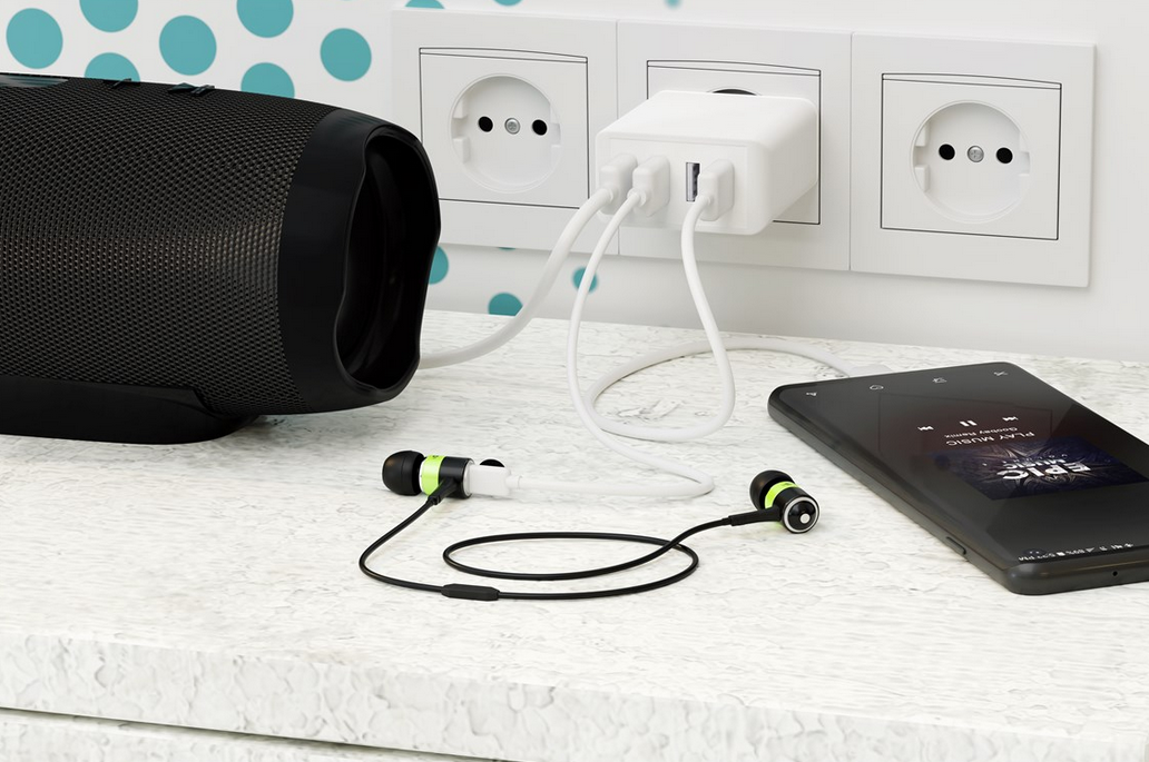 Caricatore USB a 4 vie (30 W) bianco